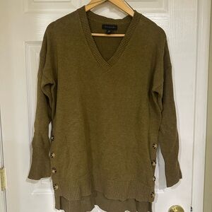 Tahari Women's V-Neck Sweater in Olive with Button Accents SM